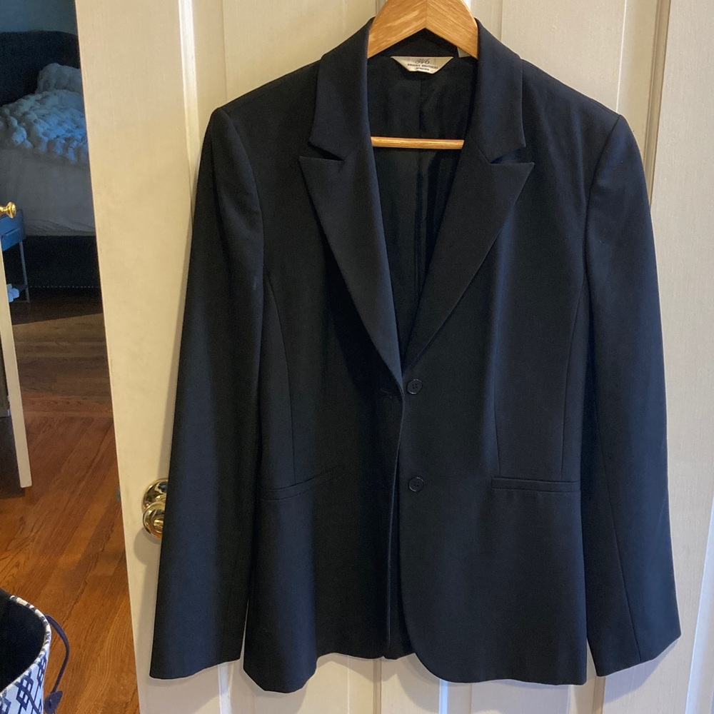Brooks Brothers women’s size 8 Blazer. 58%wool. Beauitful piece